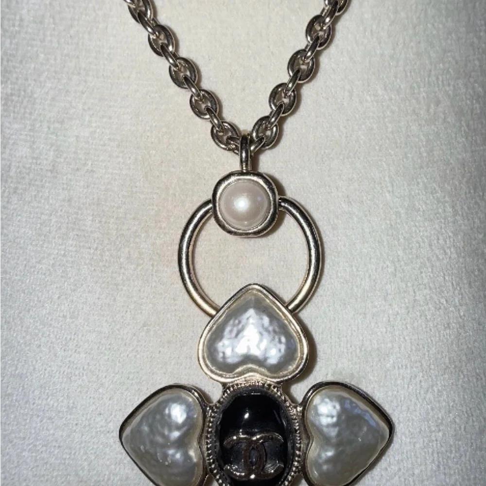 💋CHANEL Pearl and Black Pendant‎ Necklace